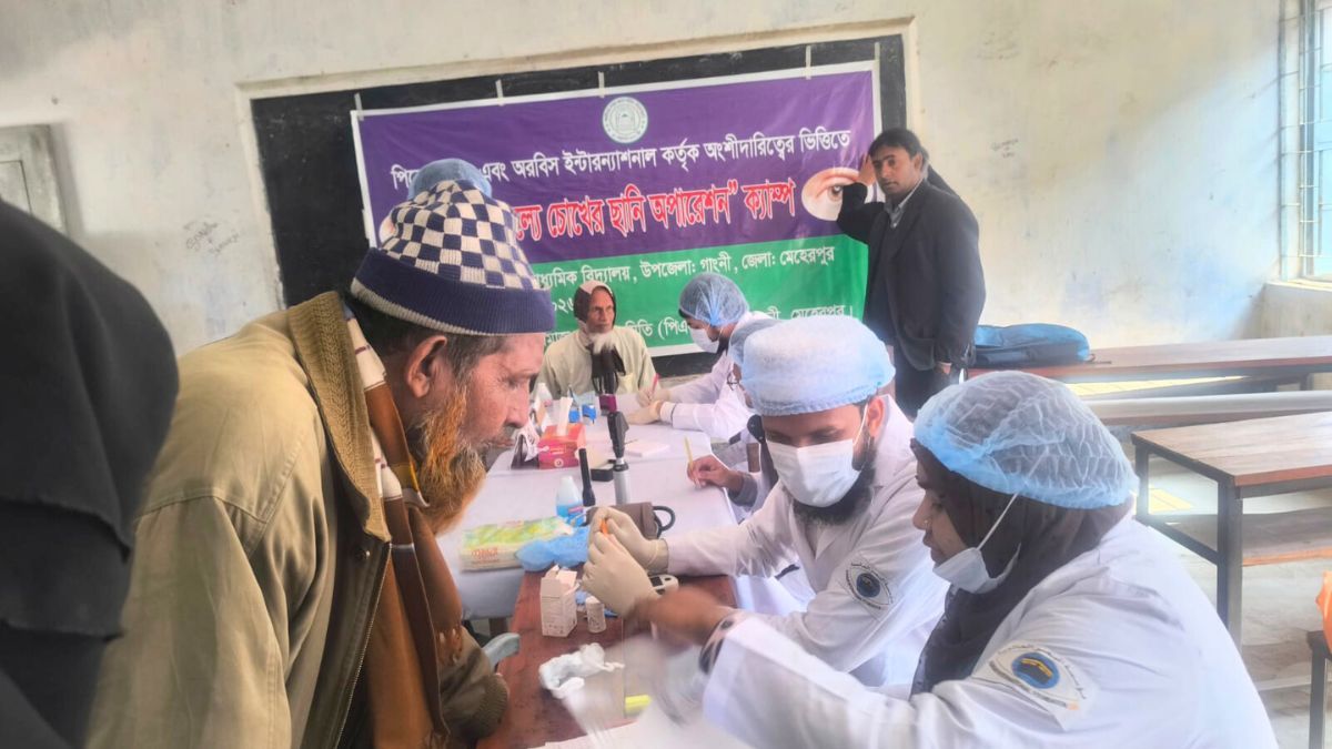 গাংনীতে বিনামূল্যে চক্ষু ক্যাম্প, ৮৮ ছানি রোগী শনাক্ত
