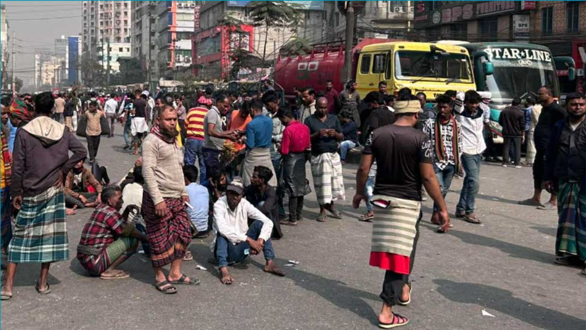 বাড্ডায় অটোরিকশা চালকদের সড়ক অবরোধ