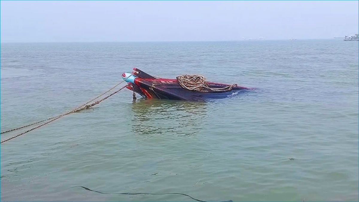 মেঘনায় ট্রলারডুবি : ১০ দিন পর ৩ জেলের মরদেহ উদ্ধার