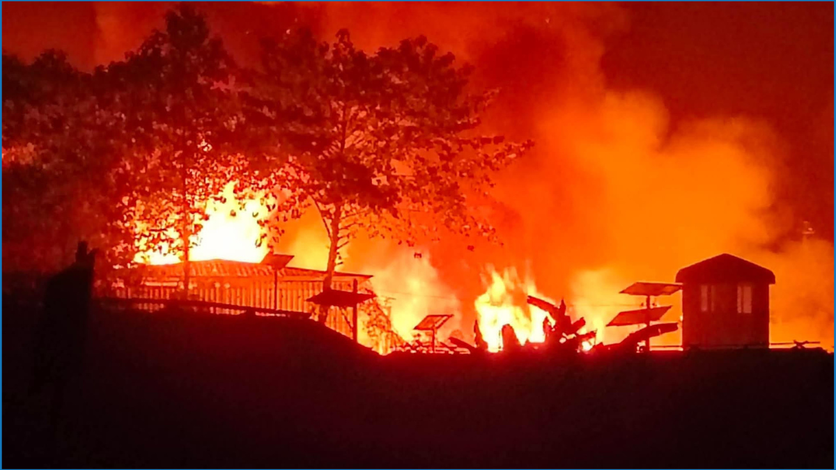 রাতের আঁধারে উখিয়ার রোহিঙ্গা ক্যাম্পে আগুন