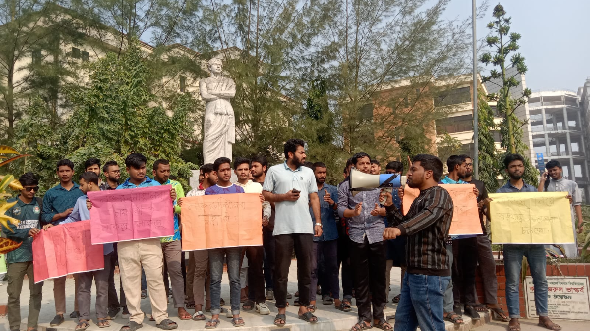 অবিলম্বে নাকসু নির্বাচনের তারিখ ঘোষণার দাবি শিক্ষার্থীদের