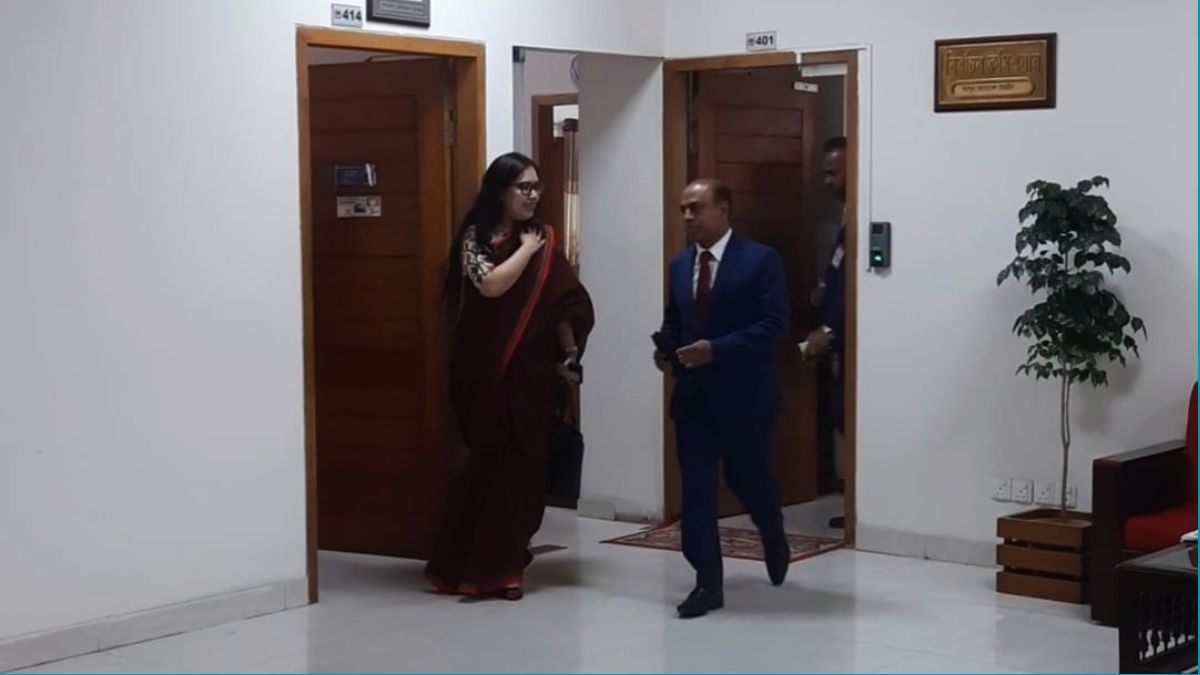 নির্বাচন কমিশনে রুমিন ফারহানা