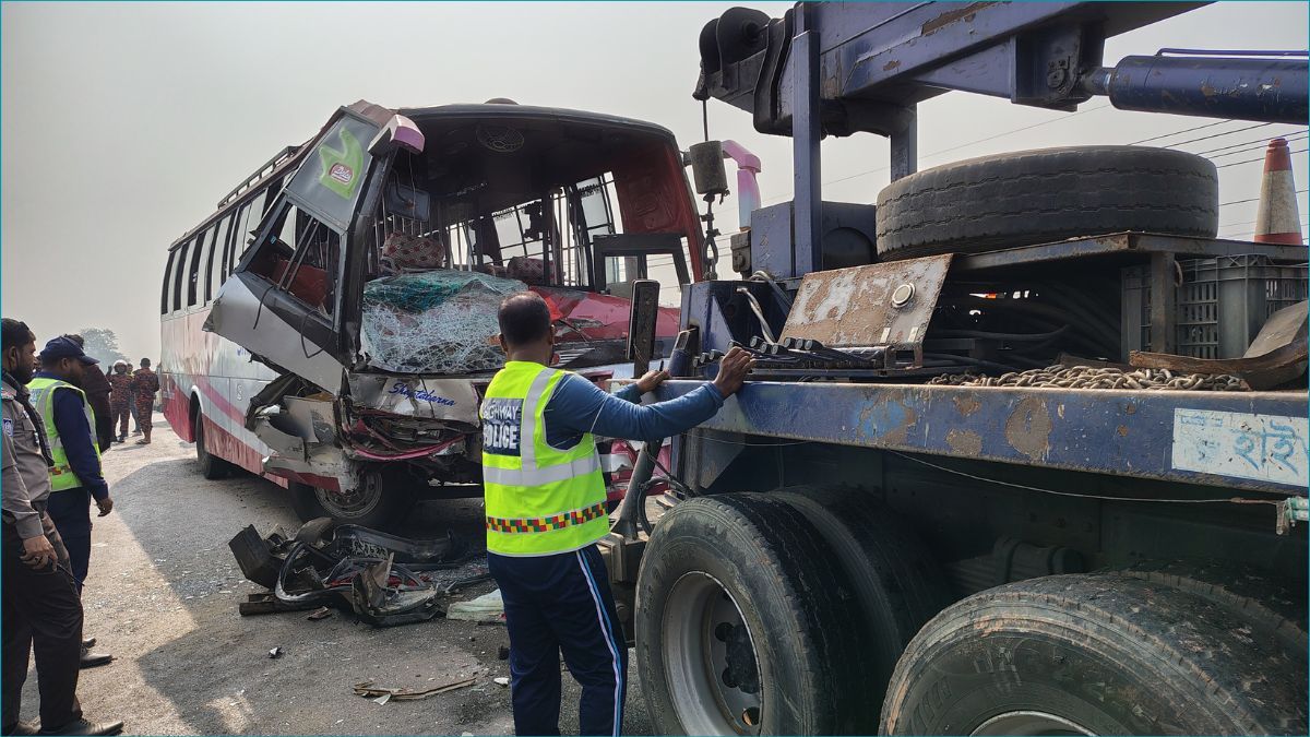 ভাঙ্গায় বাস-ট্রাক সংঘর্ষে নিহত ২, আহত ২০