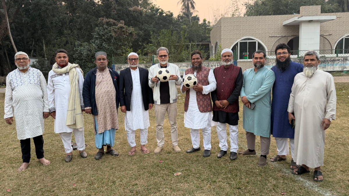 ৯ ভাইকে সঙ্গে নিয়ে ভোটের মাঠে মুজাহিদ বেগ