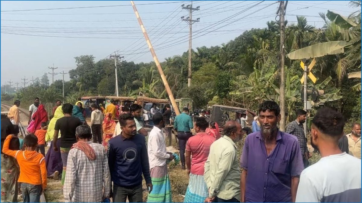 গাজীপুরে ট্রেনের নিচে ঝাঁপ, ২ সন্তানসহ মায়ের মৃত্যু