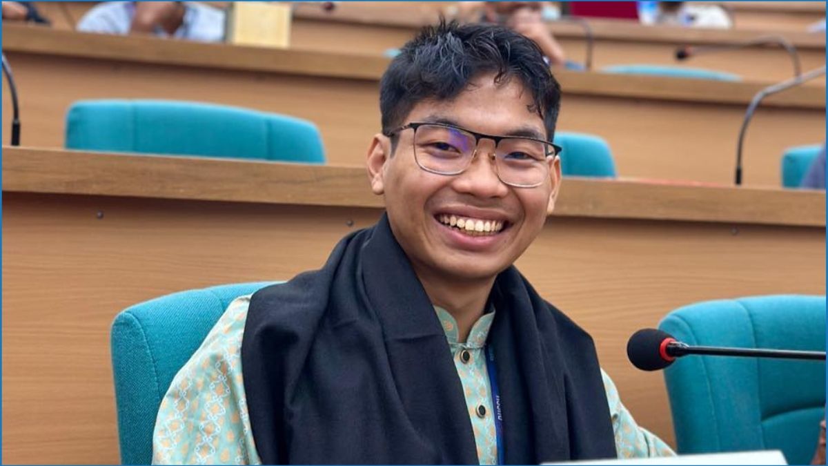 ডাকসু থেকে পদত্যাগের ঘোষণা সর্বমিত্র চাকমার