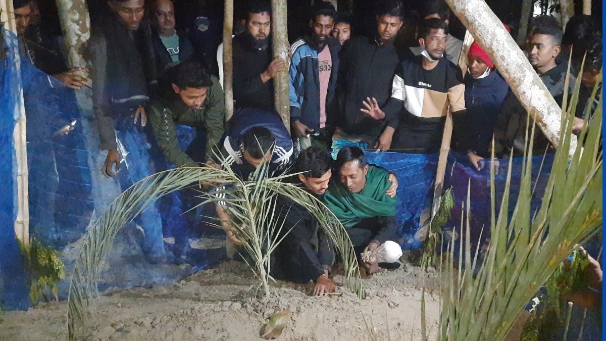 ‘আমি এক হতভাগা বাবা, সন্তানকে কোলে নিতে পারিনি’