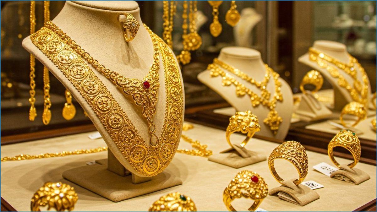 সোনার দাম কমল ভরিতে সাড়ে ১৪ হাজার