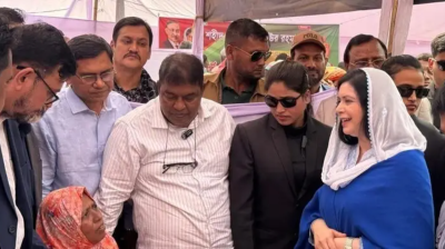 ঢাকা-১৭ আসনে সুবিধাবঞ্চিত নারীদের কথা শুনলেন জুবাইদা, দিলেন সমাধানের আশ্বাস