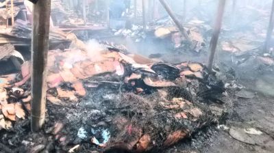 শ্রীপুরে অগ্নিকাণ্ডে ওয়ার্কশপ ও ভাঙারি দোকান পুড়ে ছাই