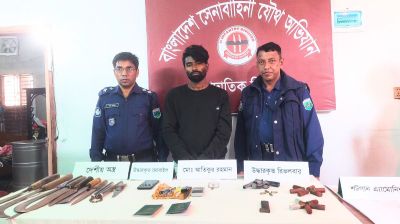 বগুড়ায় অভিযানে ‘নুরুজ্জামান বাহিনীর’ সদস্য গ্রেপ্তার, রিভলবার-মাদক উদ্ধার