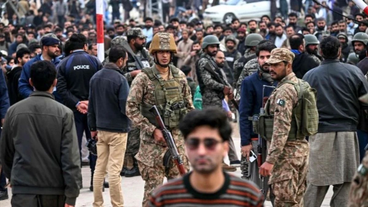 পাকিস্তানে মসজিদে ভয়াবহ বিস্ফোরণে নিহত ৩১