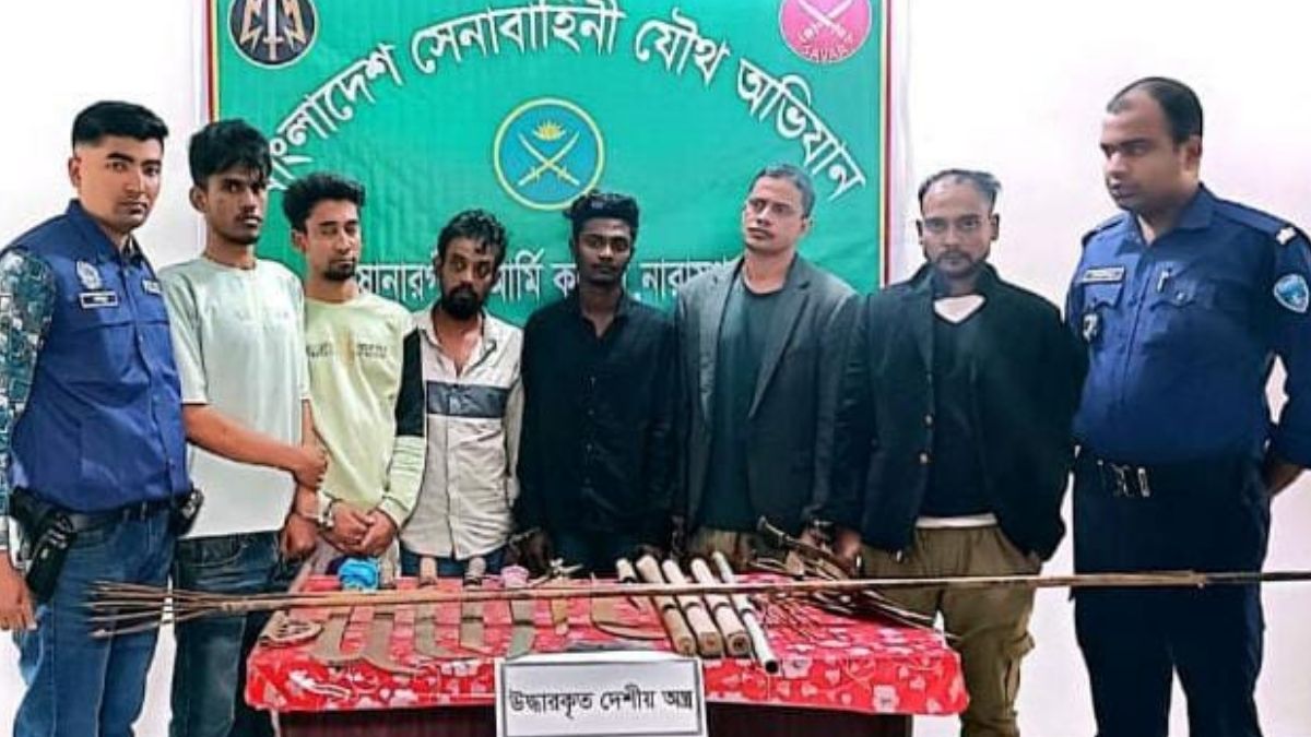 সোনারগাঁয়ে যৌথবাহিনীর অভিযানে ৭ জন গ্রেপ্তার, অস্ত্র উদ্ধার