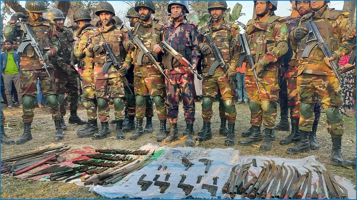 ফরিদপুরে বিদেশি পিস্তল-পাইপগানসহ বিপুল অস্ত্র উদ্ধার