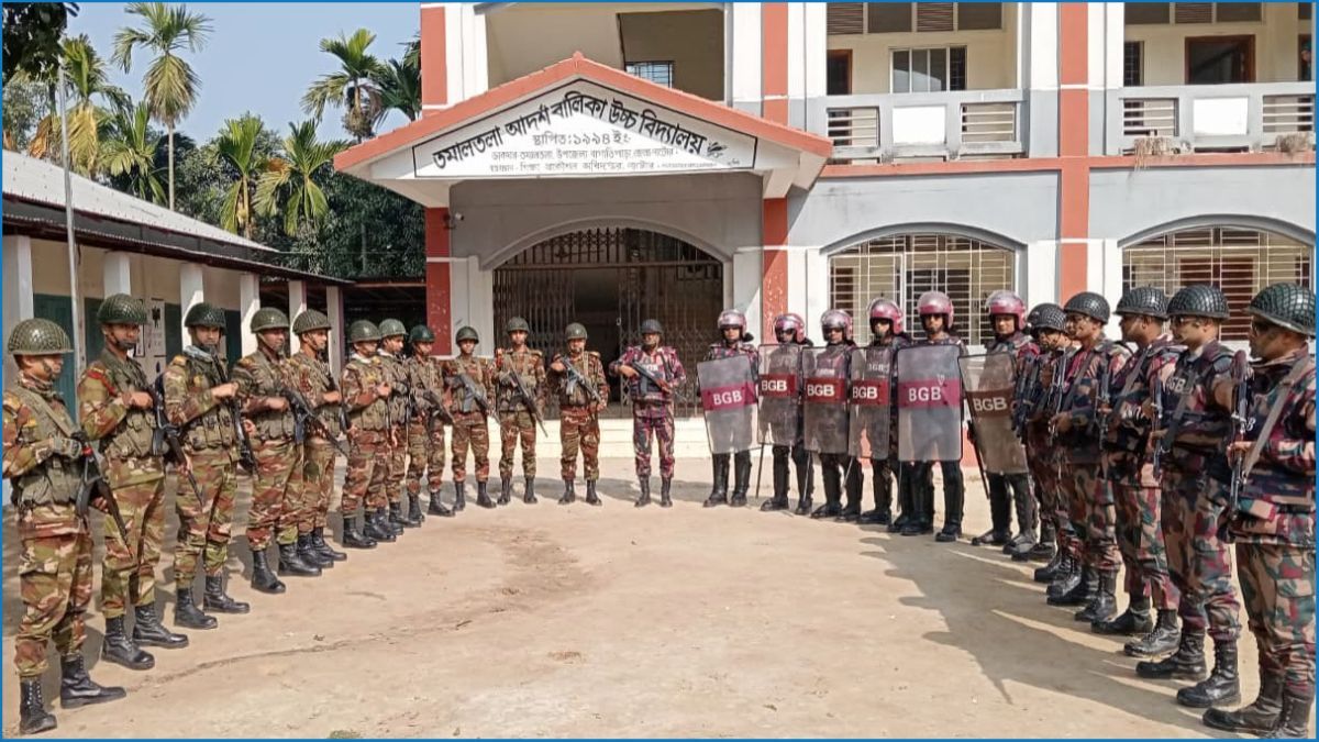 নাটোরে নির্বাচনী নিরাপত্তায় ১৪ প্লাটুন বিজিবি মোতায়েন