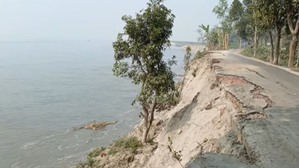 ভাঙ্গনের কবলে দেওয়ানগঞ্জ খোলাবাড়ী সড়ক