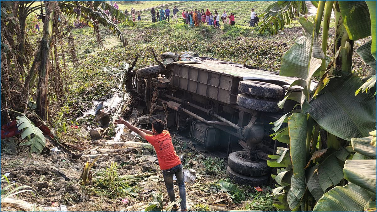 ভাঙ্গায় বাস-ট্রাক মুখোমুখি সংঘর্ষে আহত ২০