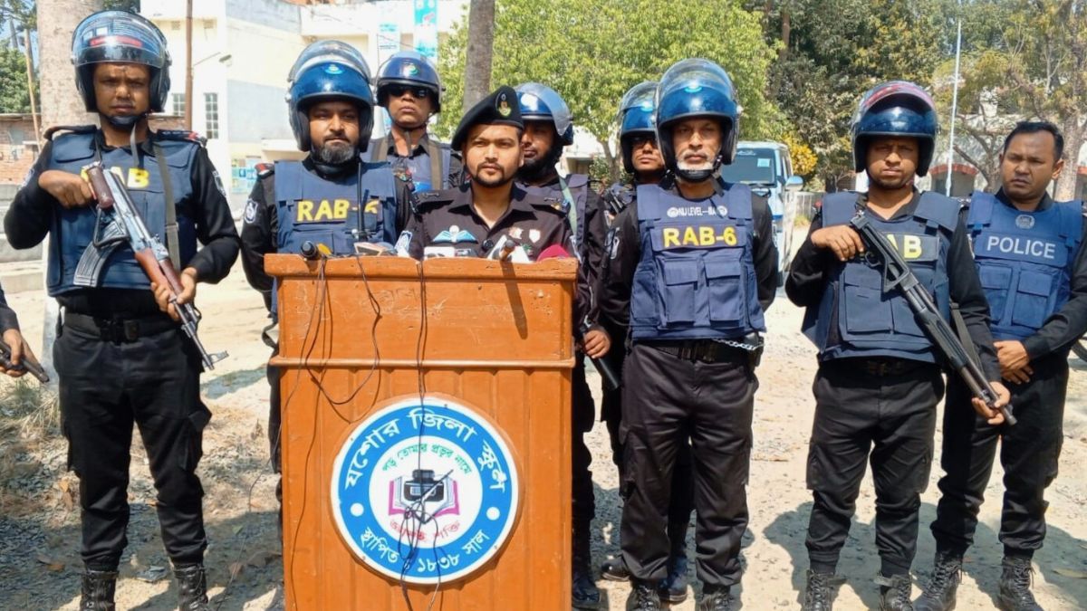 যশোরে র‌্যাবের বিশেষ টহল জোরদার, সরঞ্জাম পৌঁছেছে ৮২৪ কেন্দ্রে