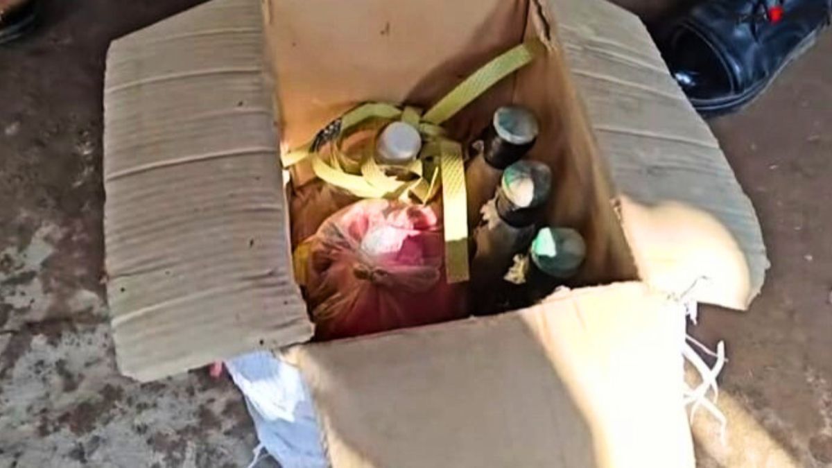 বদলগাছীতে দোকান থেকে ককটেল ও পেট্রোল বোমা উদ্ধার