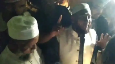 ব্রাহ্মণবাড়িয়া-৪ : বিধি ভেঙে প্রচার, যুবদল নেতার নেতৃত্বে জামায়াত প্রার্থী অবরুদ্ধ