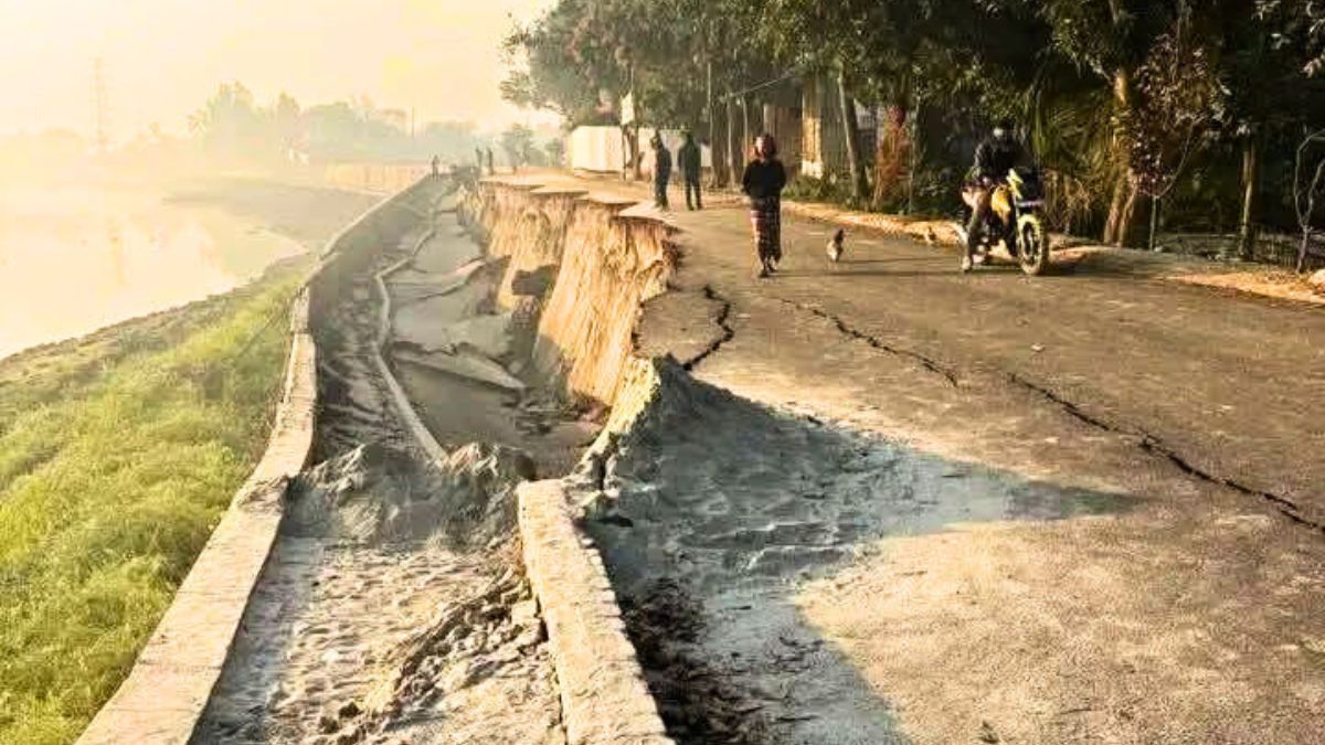 গাজীপুরে নির্মাণ শেষে ভেঙে গেল সড়ক, উদ্বোধনের আগেই বেহাল দশা