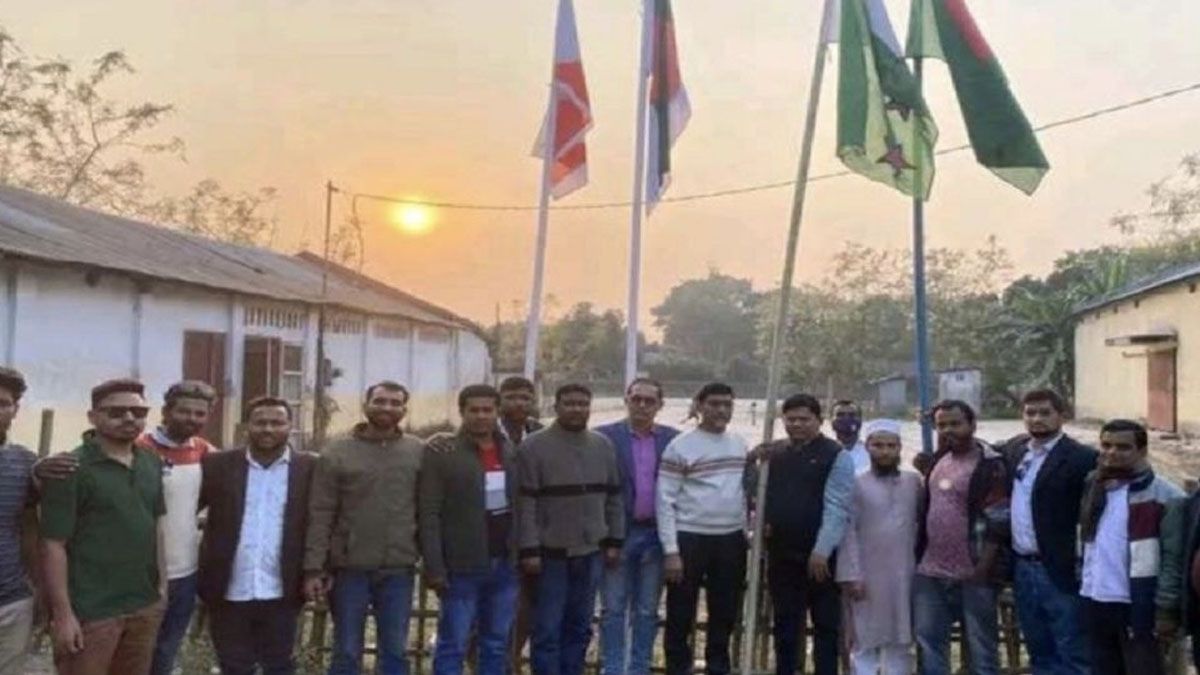 পীরগঞ্জে পতাকা উত্তোলনের মাধ্যমে আ. লীগের কার্যক্রম শুরু