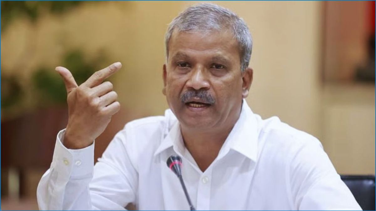 সিইসি এমপিদের, রাষ্ট্রপতি মন্ত্রিসভার সদস্যদের শপথ পড়াতে পারেন