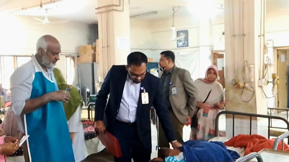 নাটোরে গৃহবধূকে এসিড নিক্ষেপের অভিযোগ