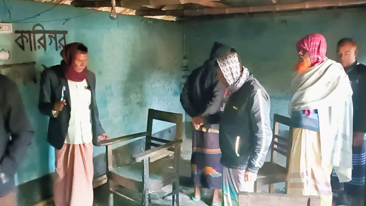 ঝিনাইদহে কার্যক্রম নিষিদ্ধ আ.লীগের কার্যালয়ে ভাঙচুর-অগ্নিসংযোগ