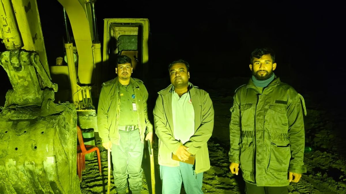 মির্জাপুরে লাল মাটি কেটে বিক্রি, লাখ টাকা জরিমানা