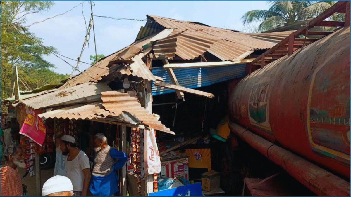 নোয়াখালীতে দোকানে ঢুকে পড়ল তেলবাহী ট্রাক, নিহত ২
