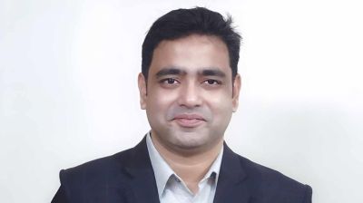 যেখানে মেধার চেয়ে চাটুকারিতা গুরুত্ব পায়