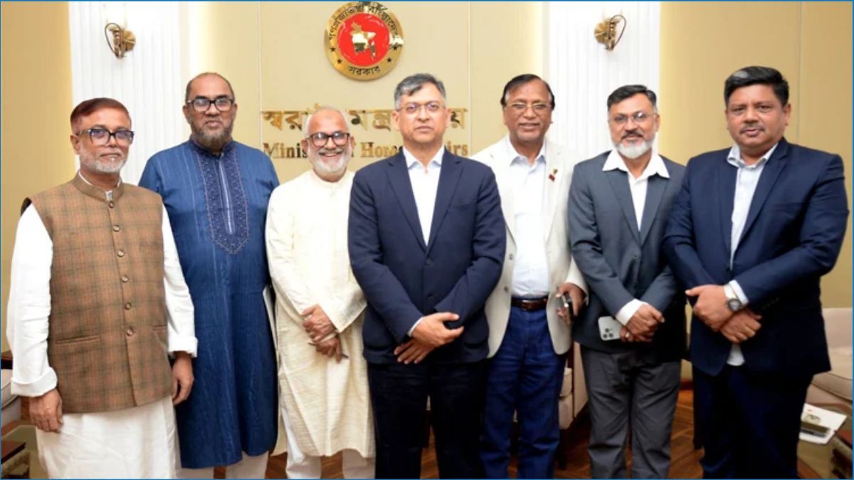 স্বরাষ্ট্রমন্ত্রীর সঙ্গে নবনিযুক্ত ৬ সিটির প্রশাসকের সাক্ষাৎ
