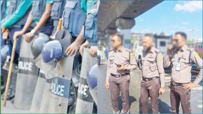 পুলিশের আগের পোশাকে ফেরার দাবি নস্টালজিয়া না বাস্তব প্রয়োজন?