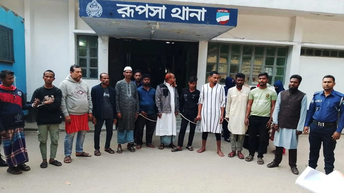 মব সৃষ্টি করে আসামি ছিনিয়ে নেওয়ার চেষ্টা, গ্রেপ্তার ১২