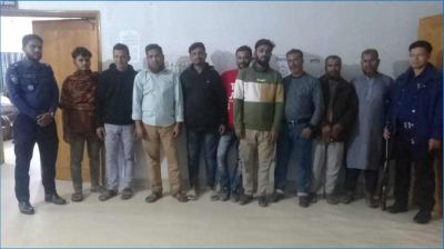 কুমিল্লায় প্রকাশ্যে ট্রাক-লেগুনা থেকে চাঁদা আদায়, গ্রেপ্তার ৯