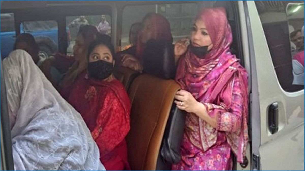 ধানমন্ডিতে মহিলা আ.লীগের ঝটিকা মিছিল, গ্রেপ্তার ৮