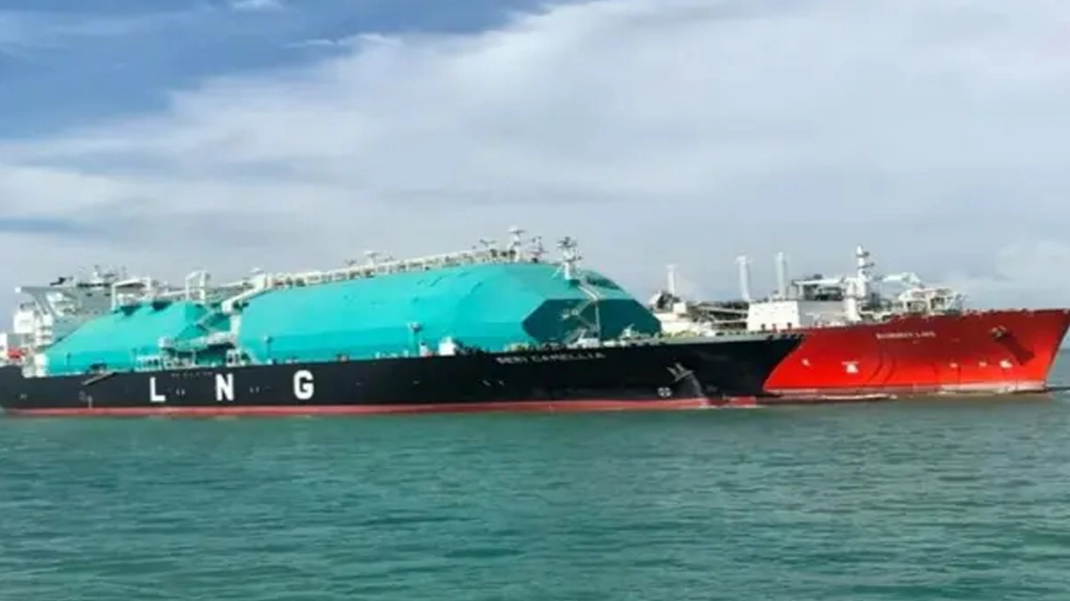 দ্বিগুণের বেশি দামে ২ কার্গো এলএনজি কিনল সরকার