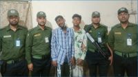 ঢামেকে প্রতারণা ও চুরির অভিযোগে আটক ২