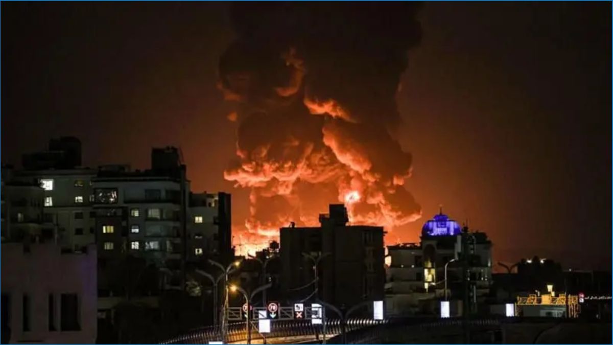 তেহরানে তেলের ডিপোতে বিস্ফোরণ, আকাশে ধোঁয়ার কুণ্ডলী