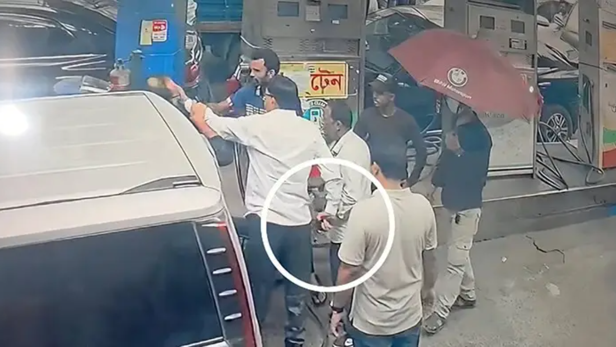 মোহাম্মদপুরে তেল কম দেওয়ায় অস্ত্র দেখিয়ে পাম্প কর্মচারীকে হুমকি