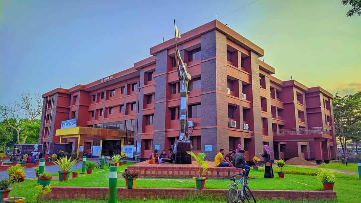 টানা ১৭ দিনের ছুটি পাচ্ছে পবিপ্রবির শিক্ষার্থীরা