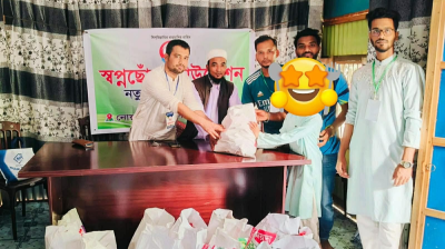 দাউদকান্দিতে স্বপ্নছোঁয়া ফাউন্ডেশনের উদ্যোগে ৫০ পরিবারের মাঝে ঈদ সামগ্রী বিতরণ