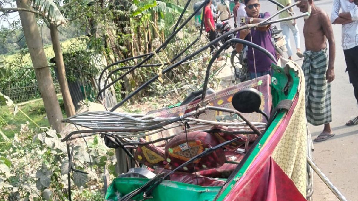 টাঙ্গাইলে বাস-অটোরিকশা সংঘর্ষে প্রাণ গেল ৩ জনের