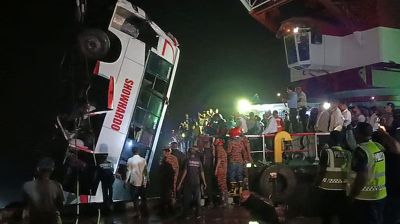 দৌলতদিয়া ফেরিঘাটে বাসডুবির ঘটনায় ২৩ মরদেহ উদ্ধার