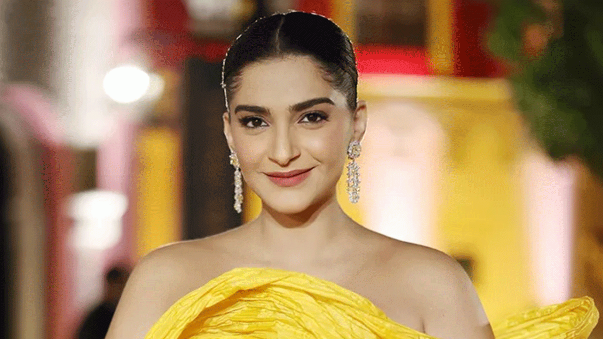 পুত্র সন্তানের মা হলেন বলিউড অভিনেত্রী সোনম কাপুর