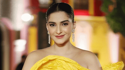 পুত্র সন্তানের মা হলেন বলিউড অভিনেত্রী সোনম কাপুর