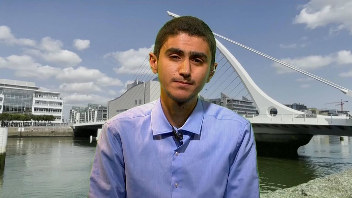 ইসরায়েলে বিপক্ষে লেখা কলামিস্টের পাশে সংবাদমাধ্যম