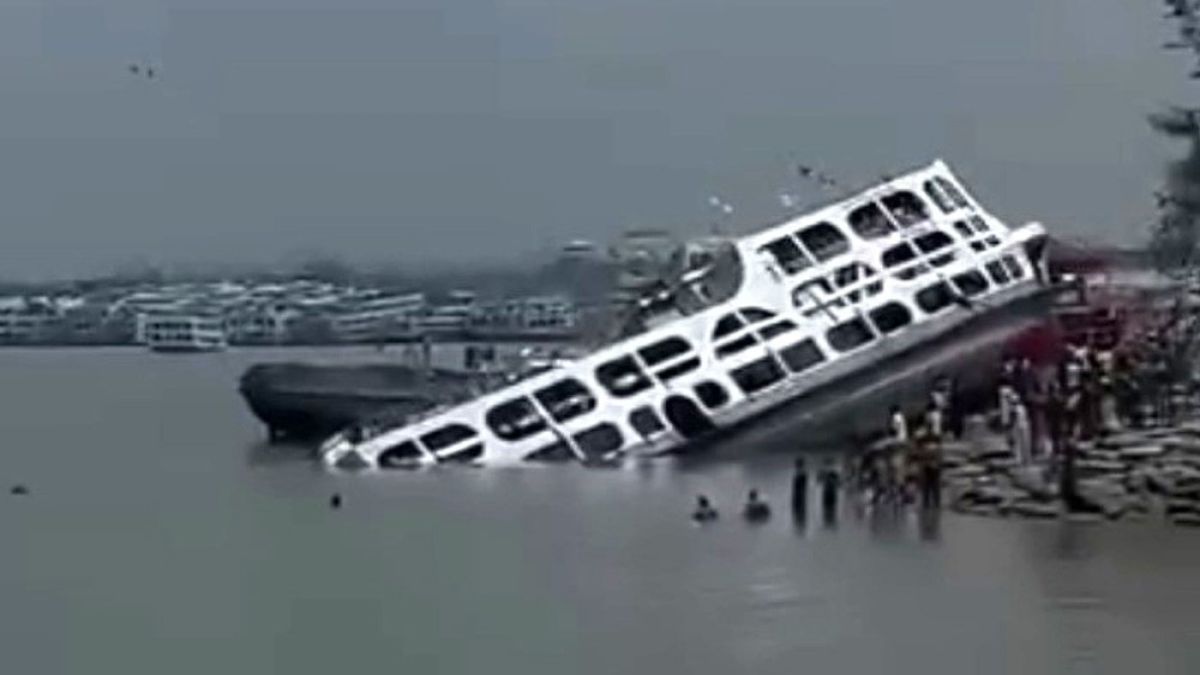 বরিশালে চরমোনাই মাহফিলের লঞ্চডুবি