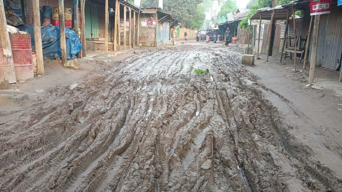 চিলমারীর জোড়গাছহাট সড়কের বেহাল দশা